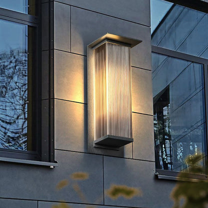 Wall Light | Vertical Ribbed Outdoor Design