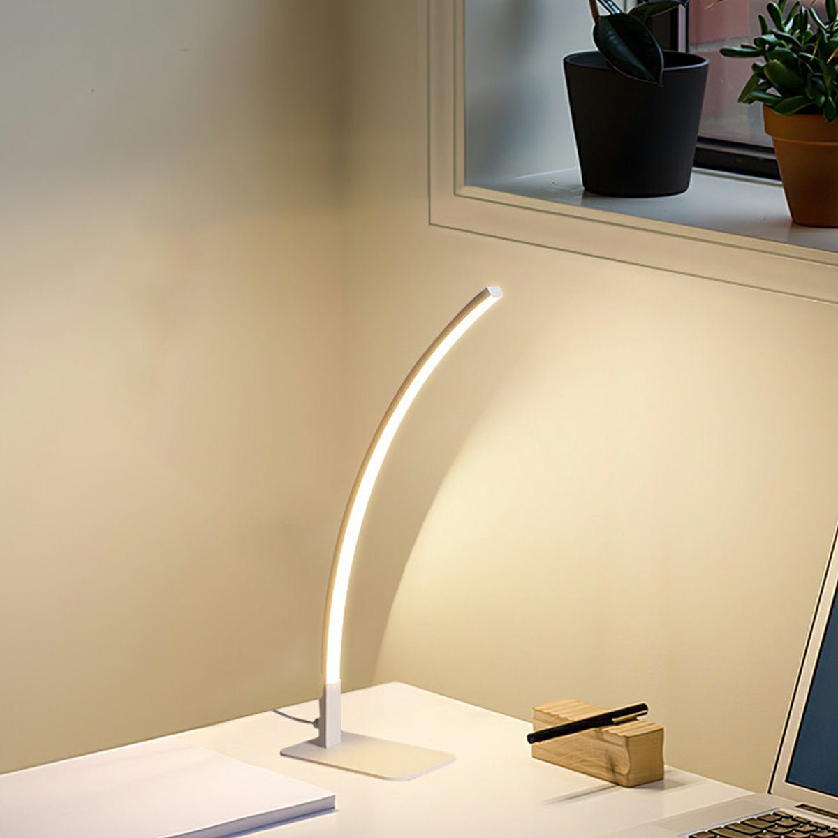 Table Light | Curved Arc LED Design